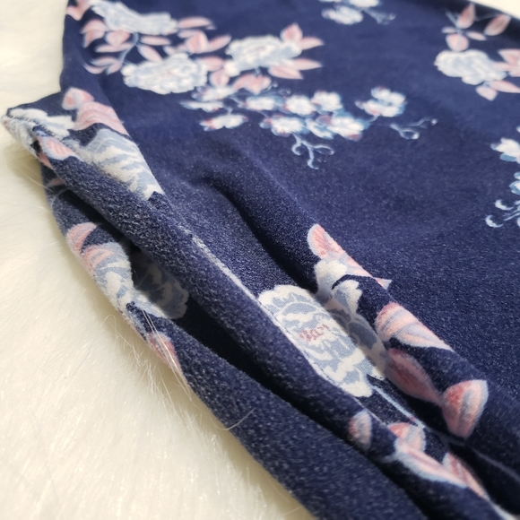 Pink Rose Navy Floral Leggings - Picture 4 of 7